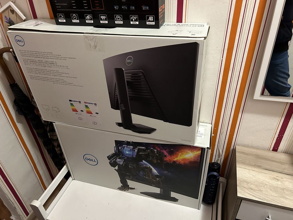 Геймърски Монитори Dell S2422HG