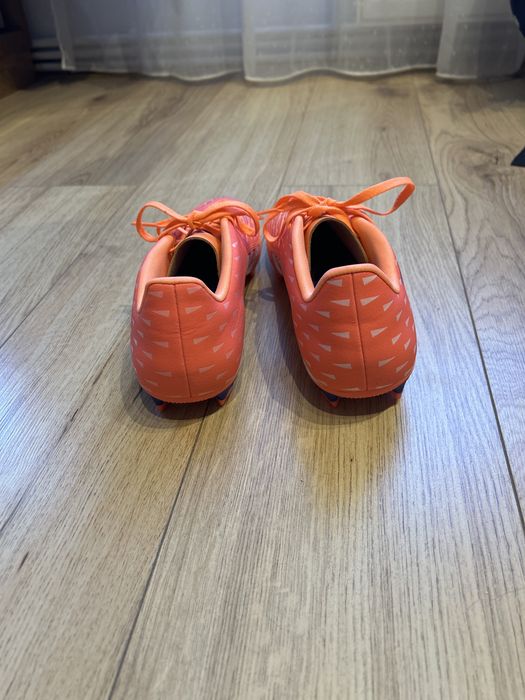 Ghete de fotbal predator