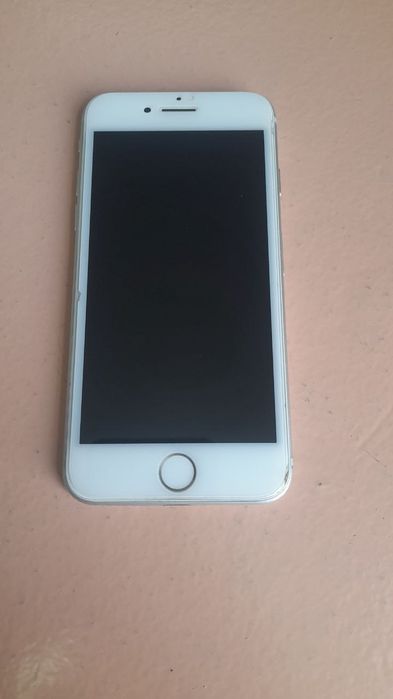 Iphone 8. 64 xotira.