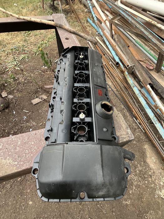 Клапанная крышка BMW M54.