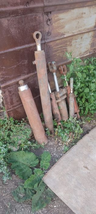 Продам целиндры и домкраты.