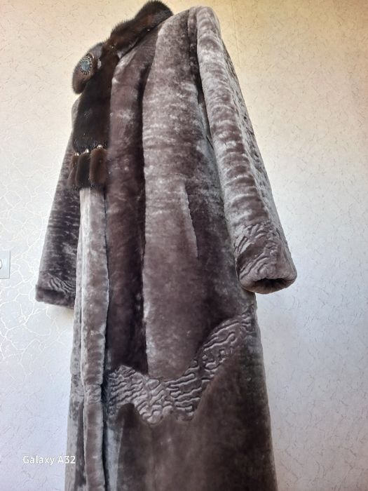 Продам шубу женскую