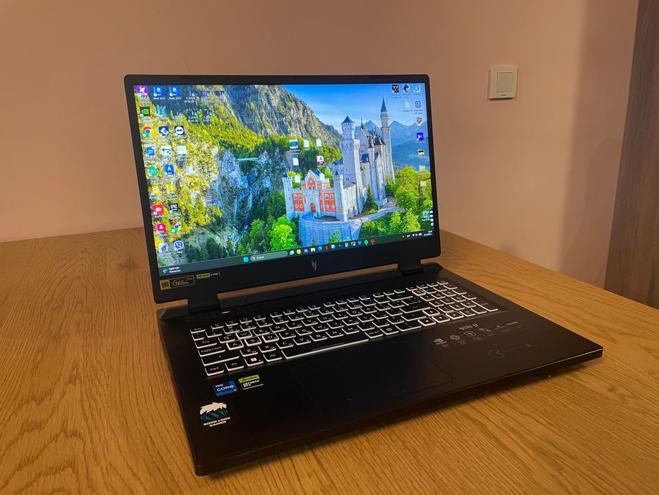 Acer Nitro 17 / i7-13700HX / RTX 4060 / 32GB RAM / 1TB SSD / 165Hz