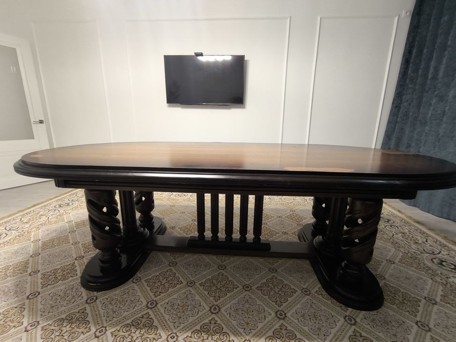 Продам стол для гостиной.