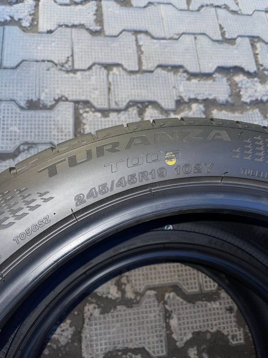 Bridgstone Turanza 245/45R19