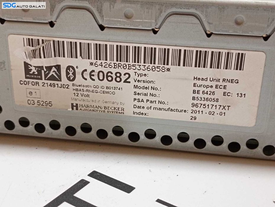 Navigatie Radio CD Player cu Slot Card Bluetooth Peugeot 3008 2009 - 2016 Cod 96751717XT [M6590]