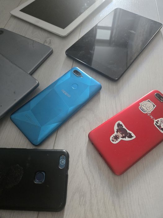 Продам сломанные планшеты и телефоны