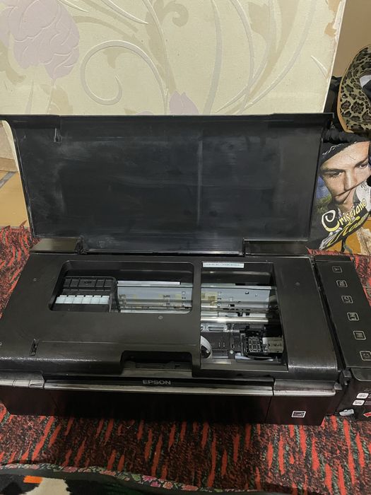 Epson L800 holati yaxshi