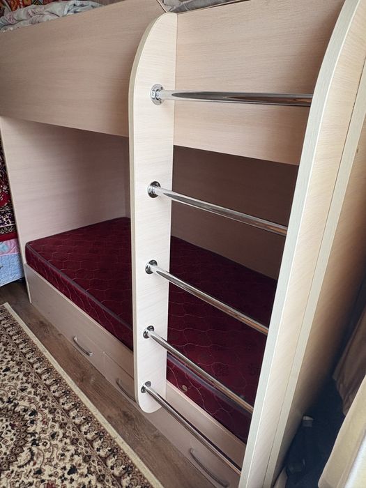 Двухъярусная кровать