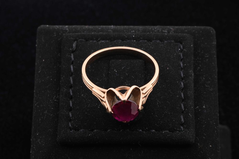 Златен Пръстен с Рубин Съветски Съюз ( Русия) 583 ( 14к)