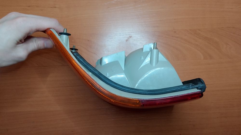 Задний поворотник Audi 100 c4