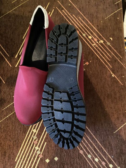 Червени обувки на ток