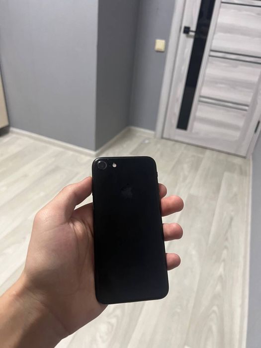 Продам айфон 7 срочно
