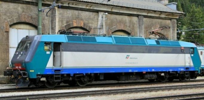 Продам локомотив 1:87 новый