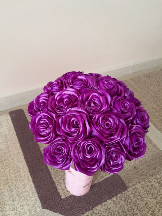 Букет роз из атласной ленты