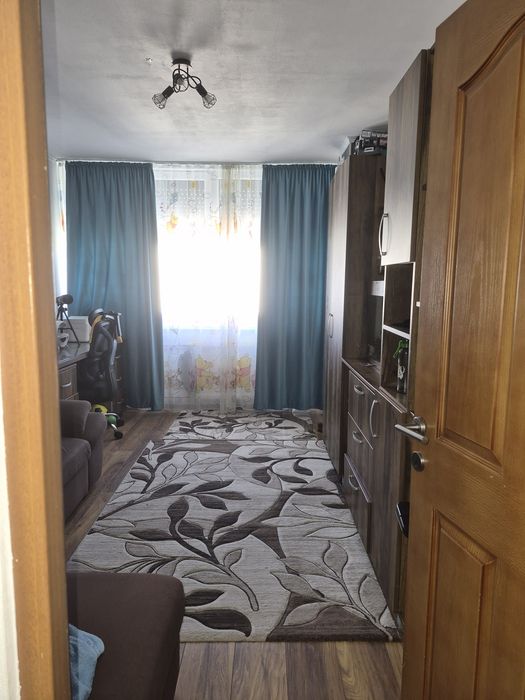 Vand apartament 3 camere