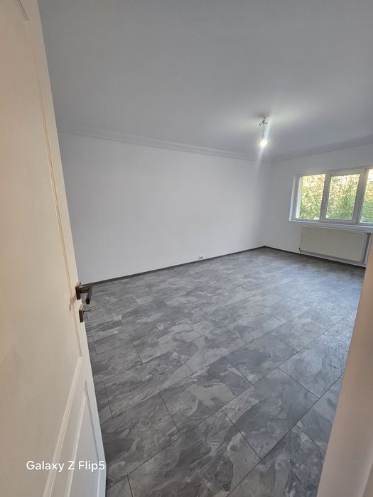 Apartament renovat cu 3 camere și 2 băi în Urziceni, Ialomița