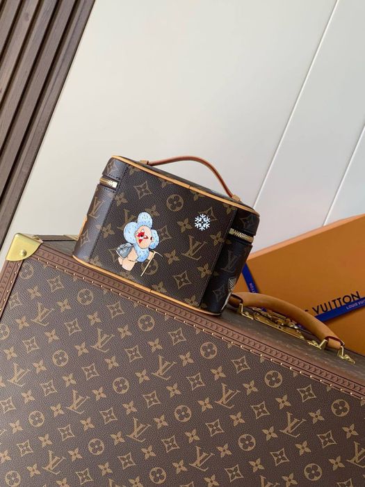 Geanta Louis Vuitton Nice (pentru machiaj)