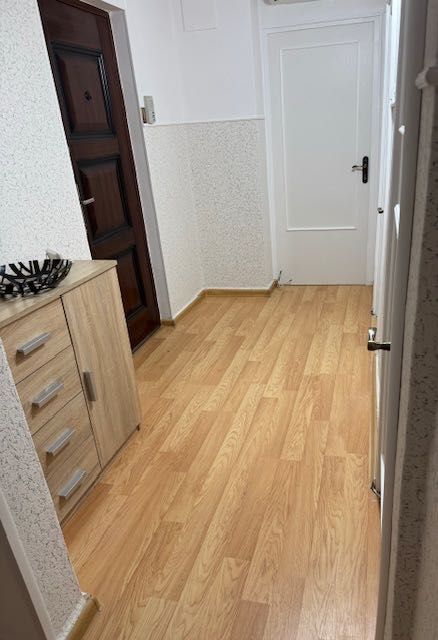 Închiriez apartament mobilat utilat + parcare