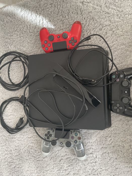 Sony Playstation 4 Slim + 3 controlerii de joc + camera-video
