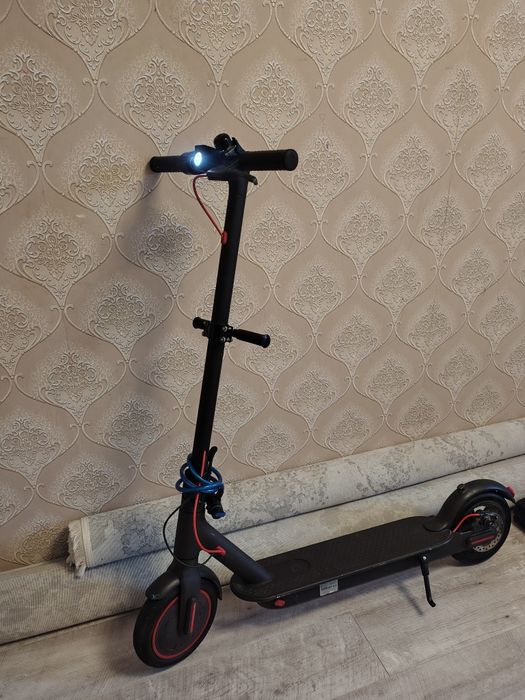 Продам электросамокат xiaomi m365 pro