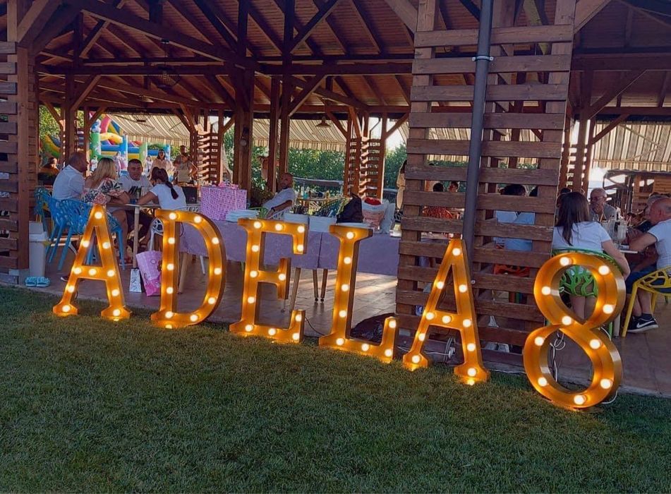 Litere luminoase volumetrice, panouri, audio-guestbook, cabino foto