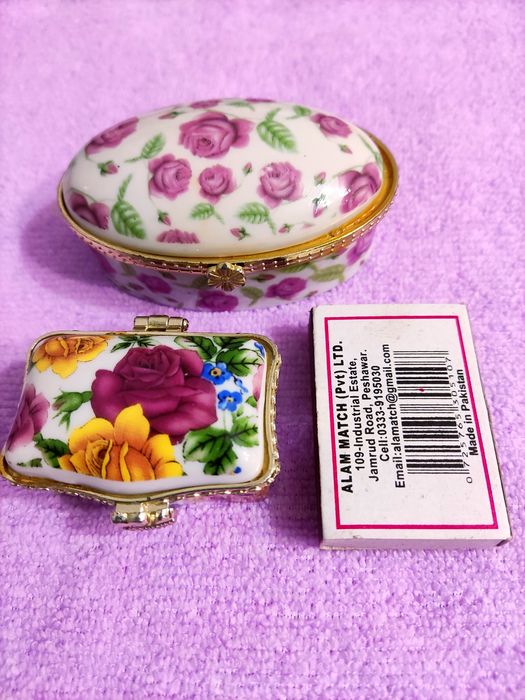 Фарфоровые шкатулочки для драгоценностей.