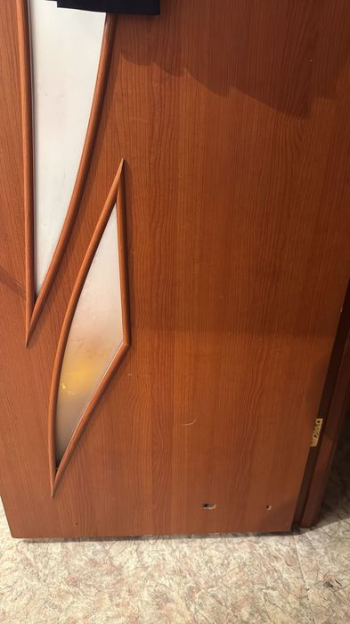 Отдам даром двери, шкаф, плинтус