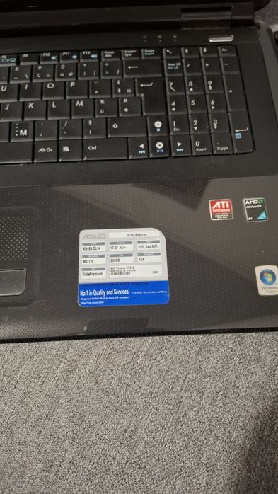 Лаптоп  ASUS  голям