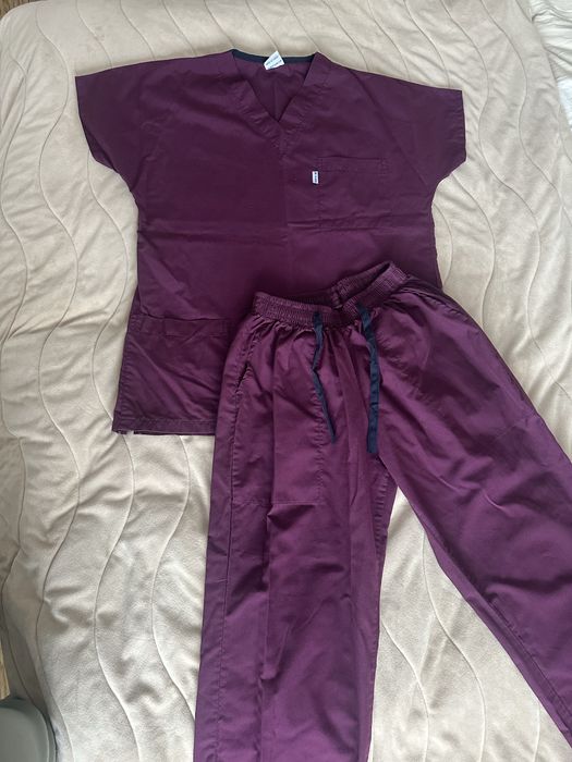 Дамски лилав медицински екип