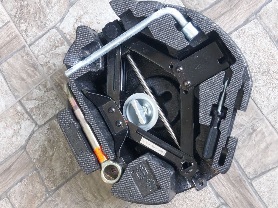 Дамкрат  на Subaru Outback 2012 год .