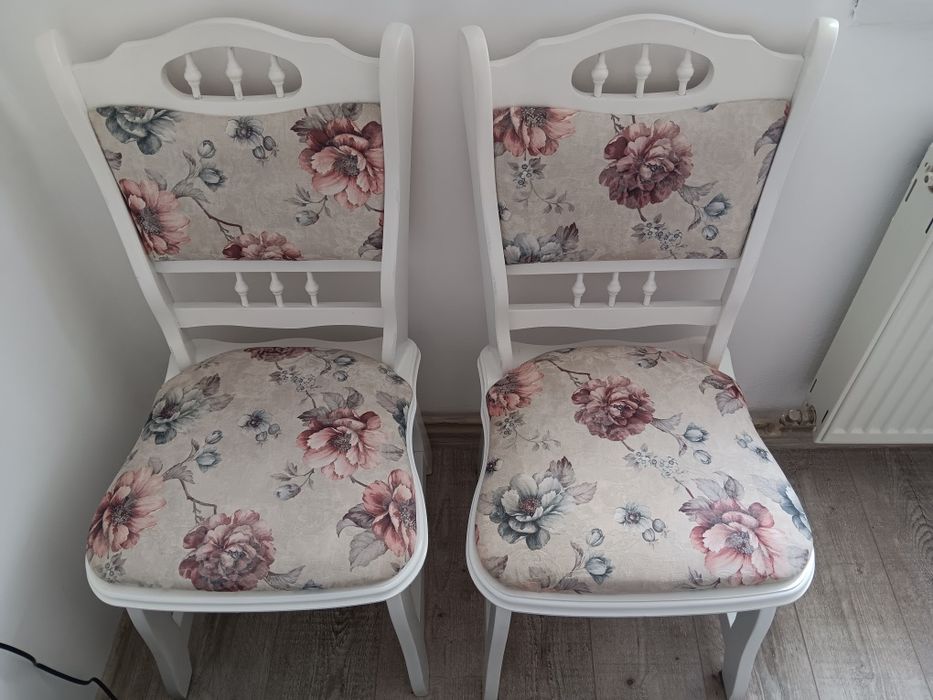 Scaune din lemn masiv