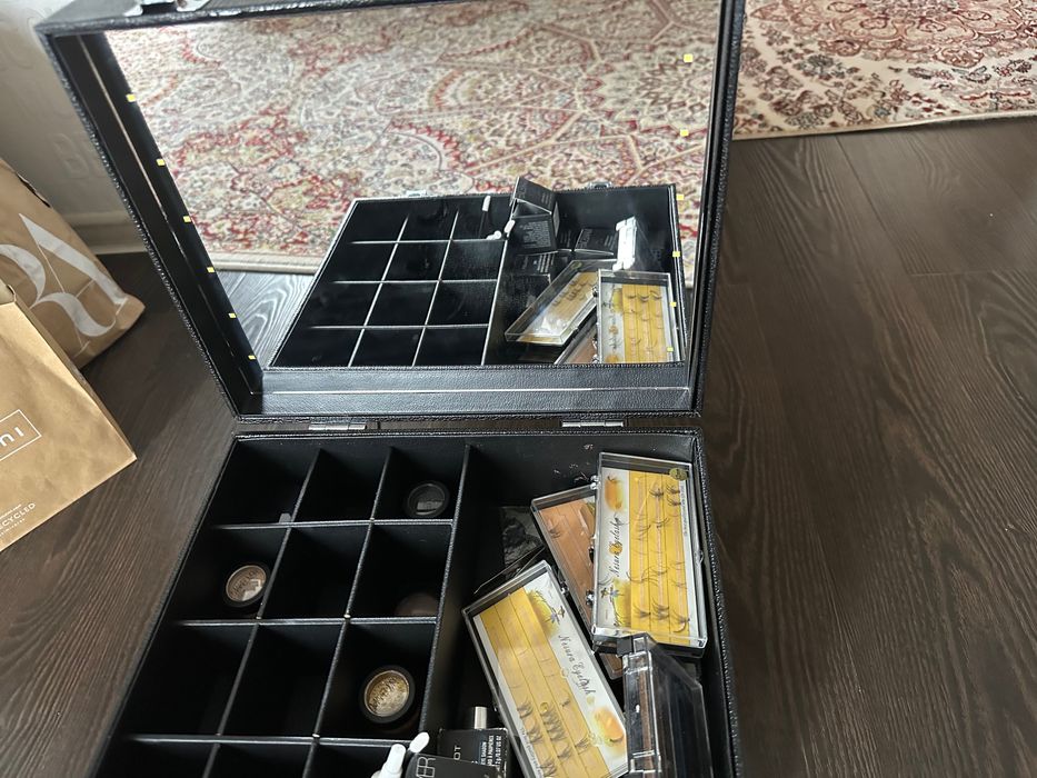 Чемодан визажиста с зеркалом