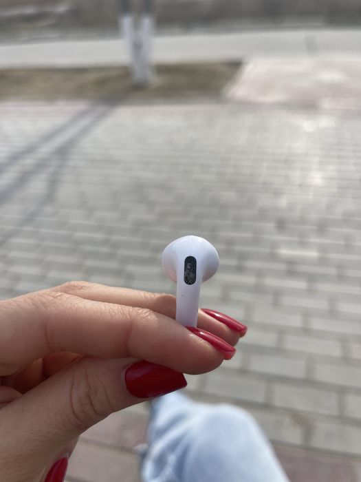 Airpods 4 левый наушник и кейс Б/У