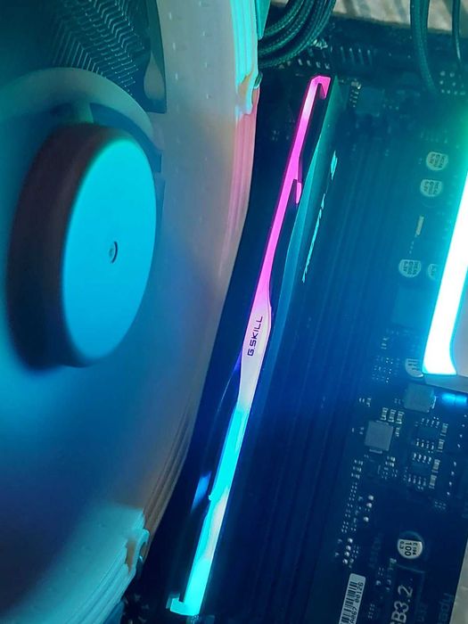 24GB DDR5 8000MT/s CL40 - G.Skill TridentZ RGB , част от кит 48GB