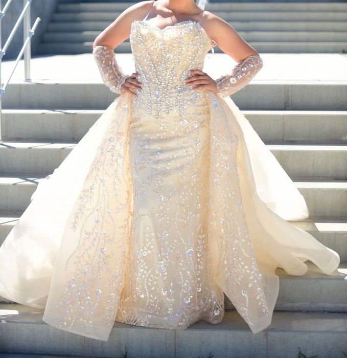 Продавам рокля много стилна