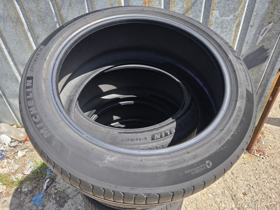 4бр. 235 45 18 Michelin летни.