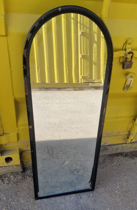 Продаётся большое зеркало.