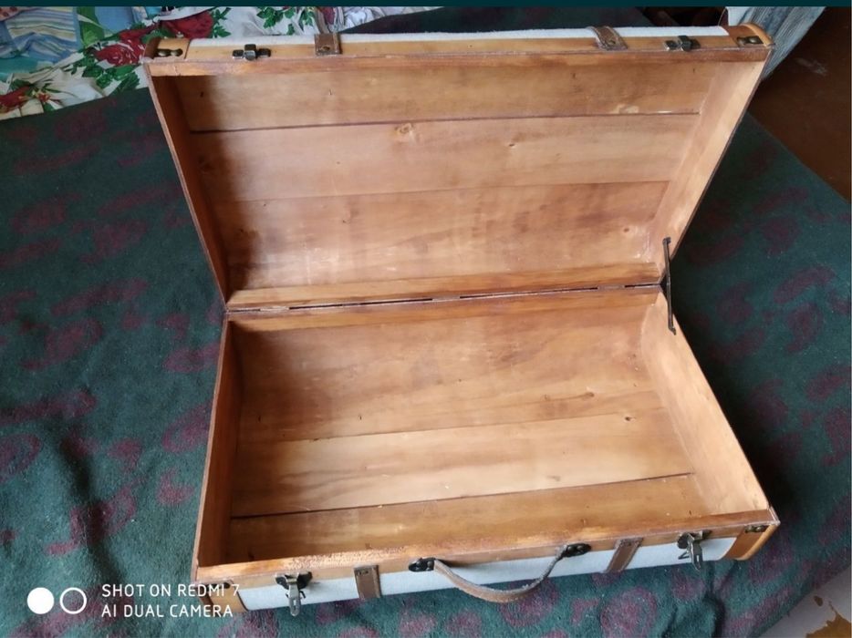 Продаю винтажный чемодан