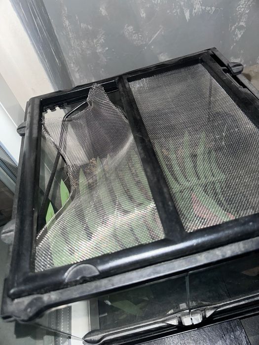 Терариум Exoterra 30х30х30 с аксесоари и хидрометър