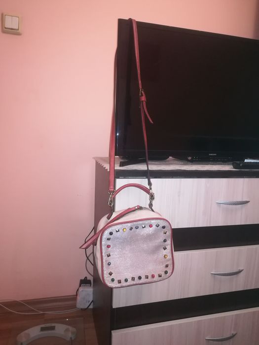 Малка спортно-елегантна чанта