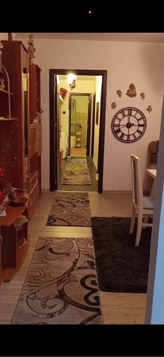 Vand  apartament cu 3 camere detalii in privat