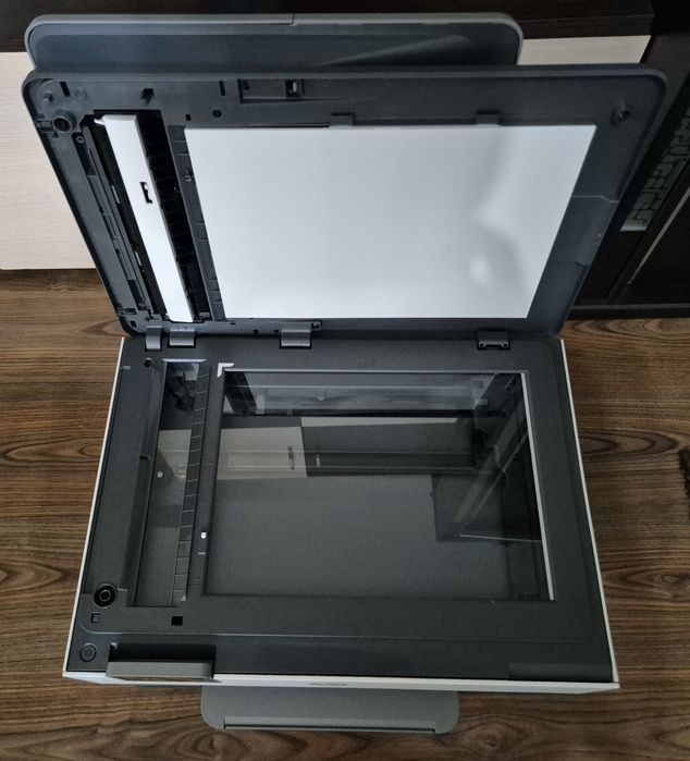 Vând imprimanta HP OfficeJet 8014e