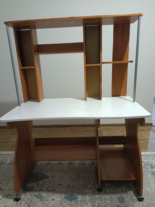 Стол для компьютера