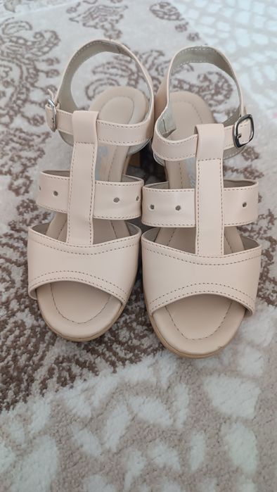 Дамски сандали..