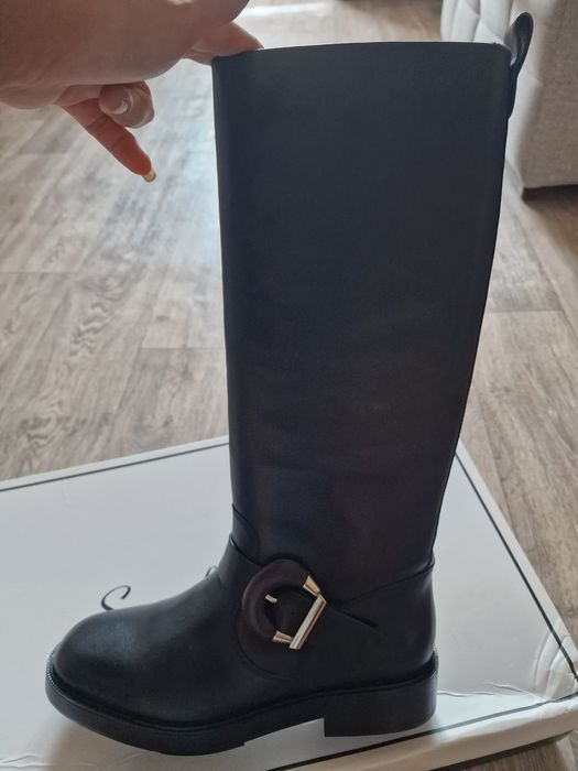 Продам новые зимние сапоги