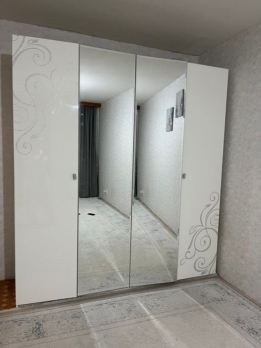 Срочно продам 
Айнасы бар, өте әдемі, кең.
Жағдайы жақсы.
Бағ