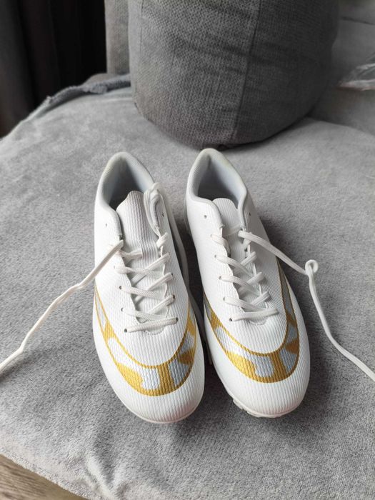 Ghete fotbal VTASQ pentru copii – alb, mărimea EU 38