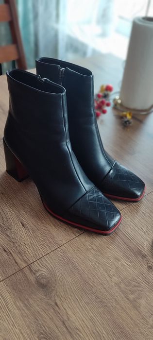 Продаю Женские ботинки