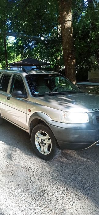 Автомобиль Лендровер